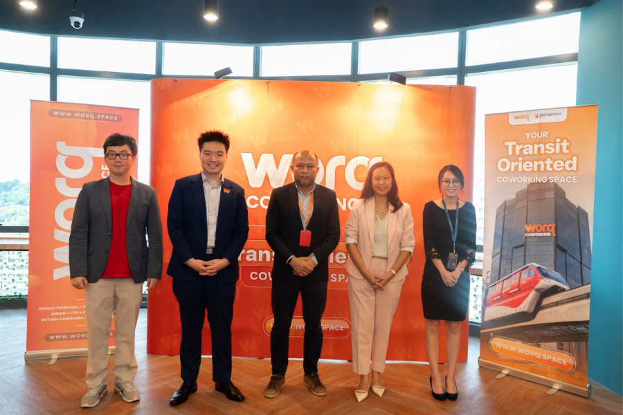 Frank Kang, Country Head & Associate Partner of Antler, Andrew Yeow, CFO & Co-founder of WORQ, Ir. Wan Murdani Wan Mohamad, Vice President, Digital Industry Acceleration Division at MDEC, Stephanie Ping, CEO & Co-founder of WORQ, Jacqueline Fong, Representative of UOA.